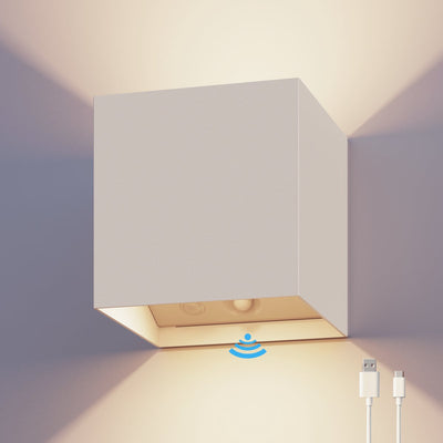 Calex Volterra wiederaufladbare Wandleuchte Cube weiß – wiederaufladbar – Up-Down-Gartenbeleuchtung – warmweißes Licht – für drinnen und draußen – wasserdicht – einfache Installation – Batterie und kabellos – Bewegungssensor
