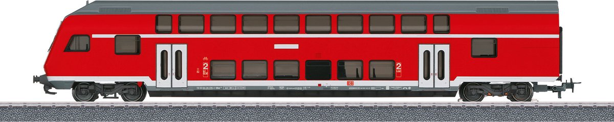 Märklin nimmt Doppelstock-Steuerwagen 2. Klasse in Betrieb.