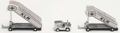 Herpa historische Treppe (2 Stk.) + Traktor (1 Stk.) KLM (nl) 1:200