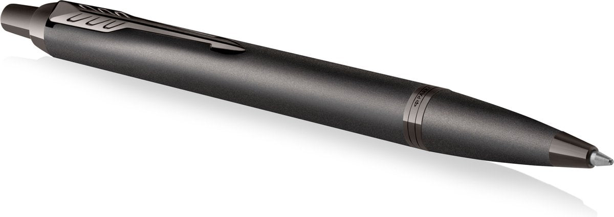 Parker im monochromen Kugelschreiber | blaue Tinte | Gunmetal-Finish und Details | mittlerer Punkt | Geschenkverpackung