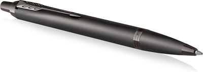 Parker im monochromen Kugelschreiber | blaue Tinte | Gunmetal-Finish und Details | mittlerer Punkt | Geschenkverpackung