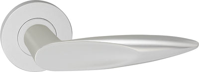 Impresso Sutton Hocker mit runder, verdeckter Rosette aus Aluminium