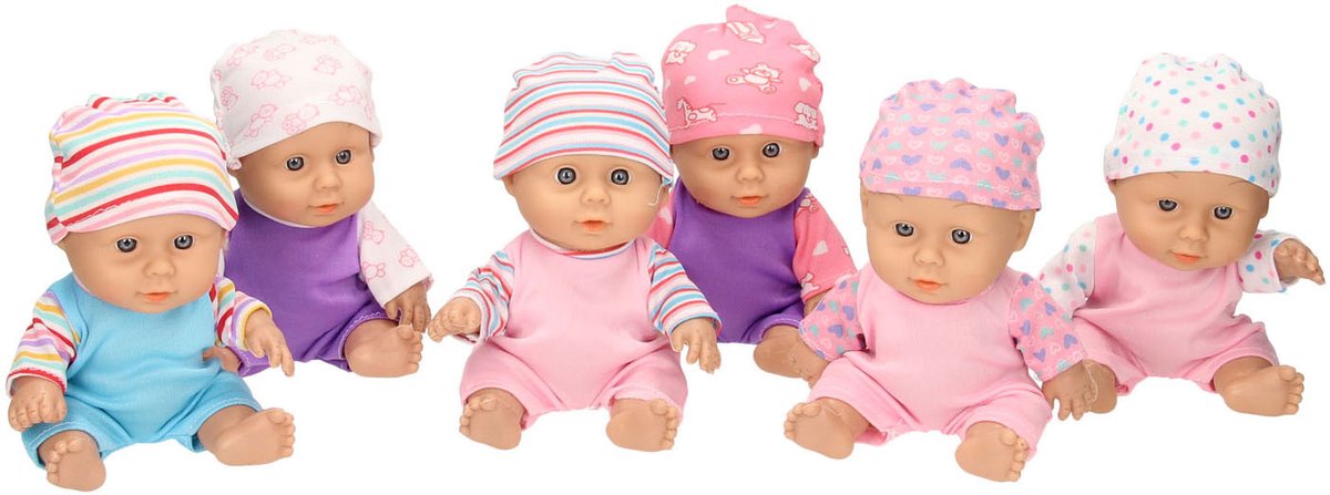 Babypuppe mit Hut