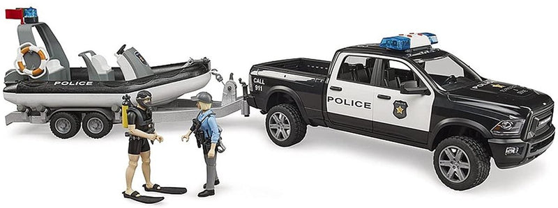 BRUDER RAM 2500 POLICE TRACK mit Boot + Anhänger und 2 Figu