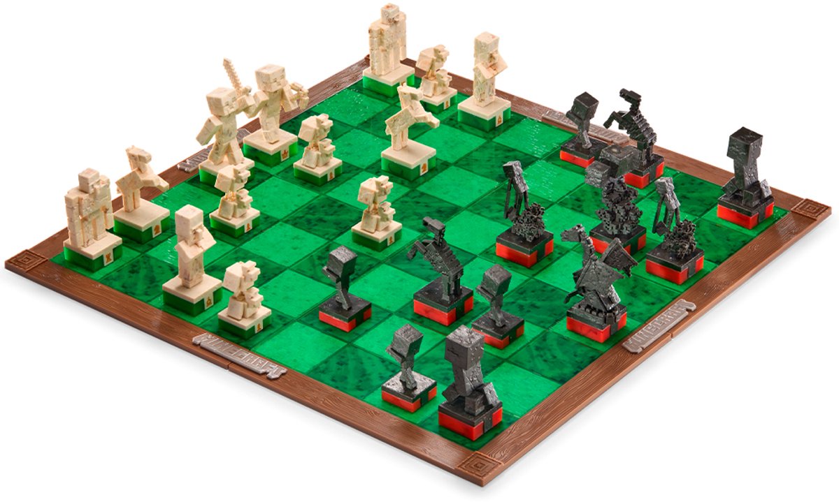 Noble Collection Minecraft Chess Set: Overworld Heroes Vs. Feindselig