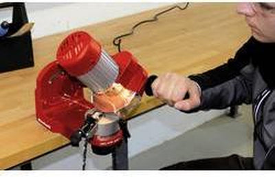 Einhell Kettenschärfgerät GC-CS 235 E - 235 W - 3.000 t min - ø145x22x3,2 mm - Verstellwinkel 40˚ nach links und rechts - inkl. 1x Schleifscheibe