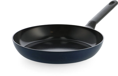 BK Enjoy Bratpfanne 28 cm – PFAs-freie Antihaftbeschichtung – Induktionsbratpfanne – Keramikpfanne – ofenfest bis 160 °C – spülmaschinenfest – Kaltgriffe – Oxford-Blau