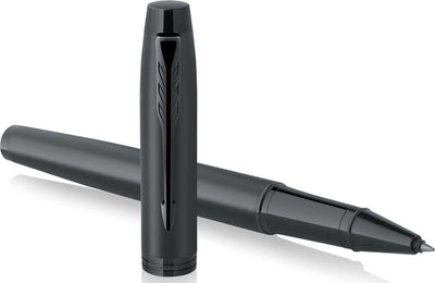 Parker im Tintenroller | mattschwarz mit schwarzem Finish | feine Spitze mit schwarzer Tinte | Geschenkverpackung