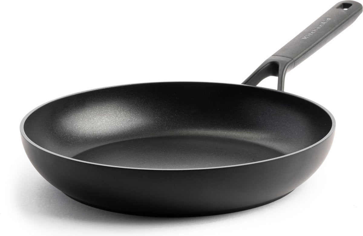 Klassische Bratpfanne aus geschmiedetem Aluminium von Kitchenaid, ø30 cm, Schwarz, Induktion, Antihaftbeschichtung, PFAS-frei