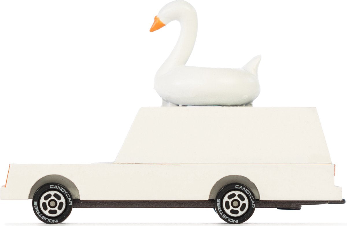 Candylab Holzspielzeugauto – Candycar weißer Schwanenwagen im Retro-Design.
