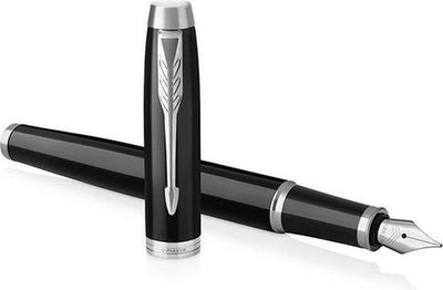 Parker im Füllfederhalter | schwarze Lackierung mit Chromdetails | feine Feder mit blauer Mine | Geschenkbox