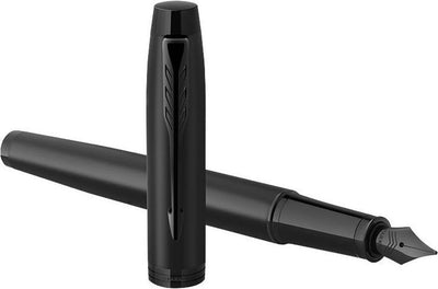 Parker im Füllfederhalter – feine Spitze – blaue Tintenpatrone – mattschwarz mit schwarzen Details – inkl. Geschenkbox