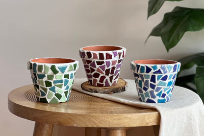 Little Creations DIY-Paket – Mosaik-Blumentöpfe (2 Stück) blau – Hobby-Paket für Erwachsene – Bastelpaket für Erwachsene – Mosaik-Paket