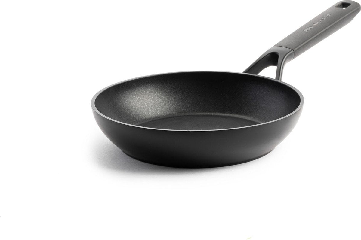 Klassische Bratpfanne aus geschmiedetem Aluminium von Kitchenaid, ø20 cm, Schwarz, Induktion, antihaftbeschichtet, PFAS-frei