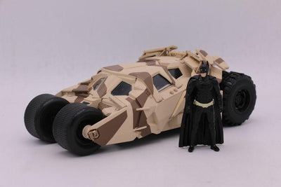 Jada Toys Batman The Dark Knight Druckgussmodell 1 24 2008 Batmobil in Tarnfarbe mit Figur
