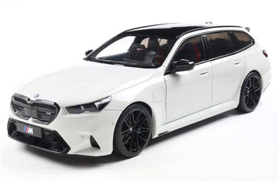Solido BMW M5 Touring (G99) '24, weiß (Alpine White Solid) Maßstab 1:18