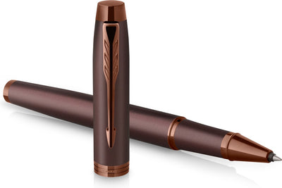 Parker im monochromen Tintenroller | schwarze Tinte | Burgunderrotes Finish und Details | feiner Punkt | mit Geschenkbox
