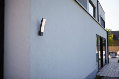 Lutec kira – gebogene Wandleuchte für Gebäude – Aluminiumarmatur – LED – 1100 Lumen – 17,3 W – 4000 K mit Licht – ohne Kabel