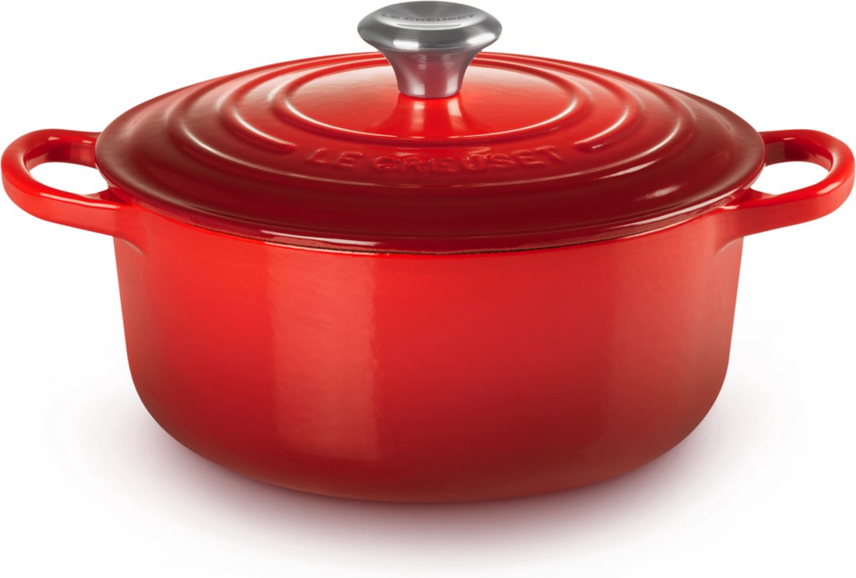 Le Creuset Signature-Bratpfanne Kirschrot – ø 22 cm 3,3 Liter – runde Gusseisen-Bratpfanne – in einem leuchtenden Kirschrotton – zum Schmoren, Braten oder für Suppen – geeignet für Induktion, Backofen und Spülmaschine