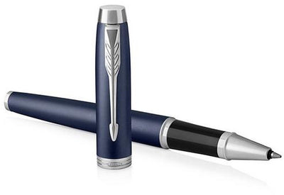 Parker IM Tintenroller – feine Spitze – schwarze Tinte – mattblau – inkl. Geschenkverpackung