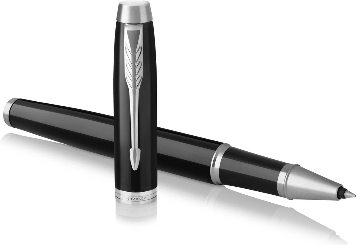 Parker im Tintenroller | schwarze Lackierung mit Chrom-Finish | feine Feder | schwarze Tinte | Geschenkverpackung