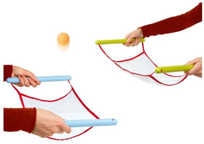 Goki-Brettspiel: Ball werfen und fangen 54x27,5x2cm, Ball aus Filz, Holz und Textil, 3+
