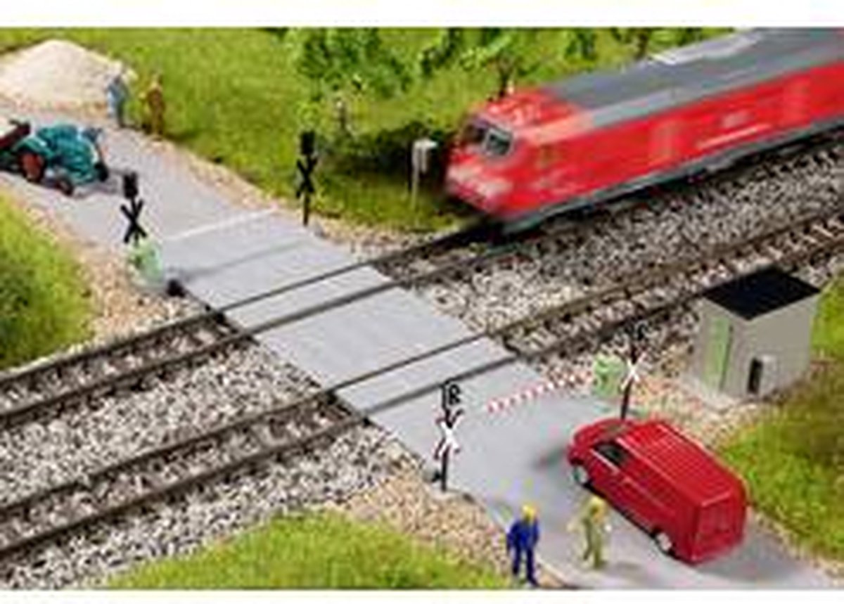 Auhagen 44649 n au Bahnübergang - halbe Bahnübergangsschranke