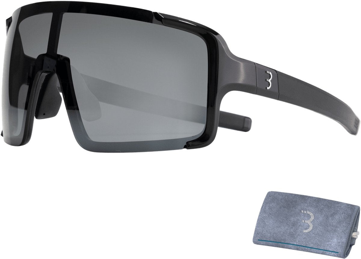 Bbb Cycling Fahrradbrille für Damen und Herren – Fahrrad-Sonnenbrille mit großer Linse für 100 % UV-Schutz – langlebige Sportbrille Vollrahmen – glänzender schwarzer Rauch – Chester BSG-69