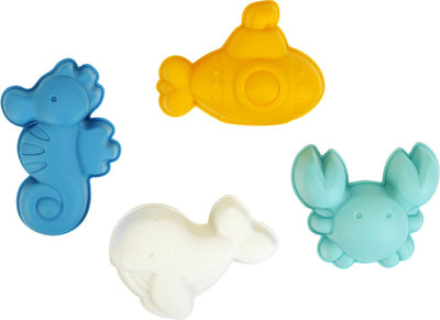Kleine Spielzeuge – der Sandkasten formt Wale, Seepferdchen, Krabben und U-Boote. Hergestellt aus recyceltem Material
