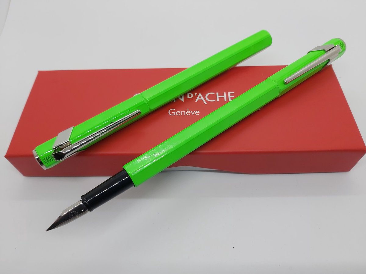 Caran d'Ache Füllfederhalter 849 Fluo-Linie grün