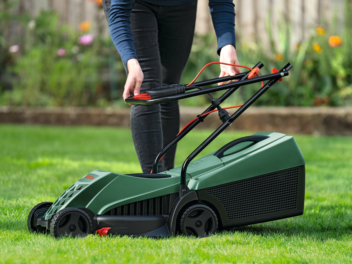 Bosch grüner Rasenmäher Easyrotak 32-205 – mit Grasfangkorb 31 Liter – 06008a6300