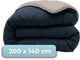 Stille. Living Hush Living – waschbare Bettdecke, zweifarbiges Design, Marine-Taupe – 140 x 200 cm – 300 g/m² – inklusive passendem Kissenbezug