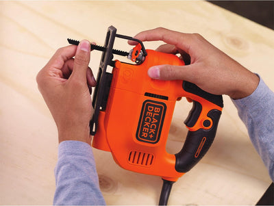 Black+Decker 520W Stichsäge. gerade Schnitte. Biegungen und 45°-Fasen. variable Geschwindigkeit - ks701ek-qs