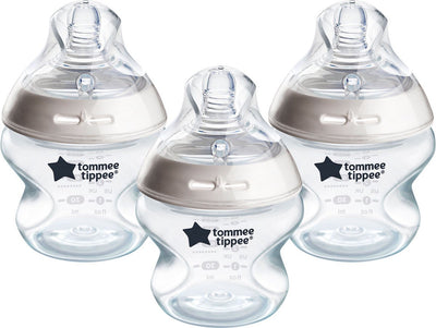 Tommee Tippee Natural Start Babyflaschen, 0 Monate+, Babyflaschen-Set mit 3 Stück, 150 ml, brustförmiger Sauger für natürliches Saugen, niedrige Durchflussrate, selbststerilisierend und BPA-frei, unverzichtbare Babynahrung