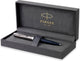 Parker 51 Kugelschreiber | dunkelblaues Gehäuse mit Chromfinish | mittlere Spitze mit schwarzer Tinte | Geschenkverpackung