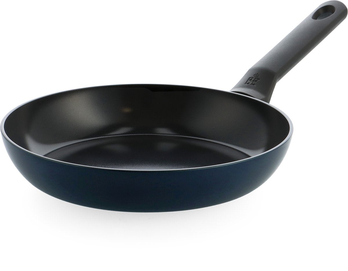 BK Enjoy Bratpfanne 24 cm – PFAs-freie Antihaftbeschichtung – Induktionsbratpfanne – Keramikpfanne – ofenfest bis 160 °C – spülmaschinenfest – Kaltgriffe – Oxford-Blau