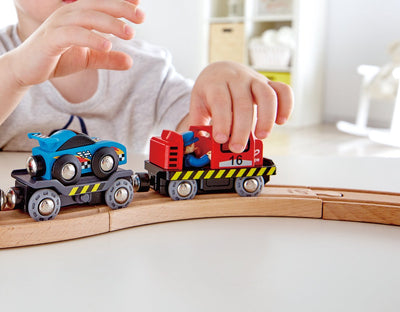 Hape Rennwagentransporter