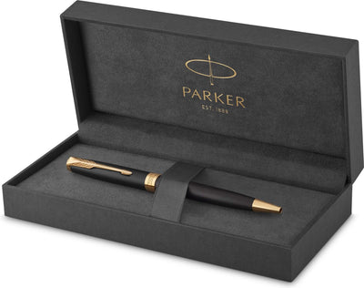 Parker Sonett Kugelschreiber | mattschwarze Lackierung mit goldenen Details | mittlere Spitze mit schwarzer Tinte | Geschenkbox