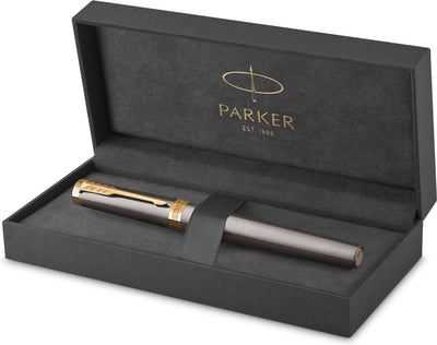 Parker Ingenuity Füllfederhalter | graue Farbe mit goldenen Details | mittlere Edelstahlfeder mit goldener PVD-Beschichtung | schwarze und blaue Tintenminen | Geschenkverpackung