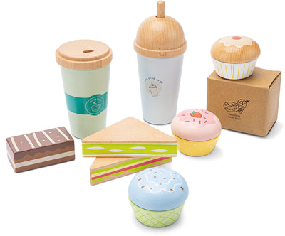Woet® Holz-Coffee-to-go-Spielset – 12-teiliges Set mit To-go-Bechern, Gebäck und Sandwiches – Ladenzubehör – FSC – Rollenspiel-Spielzeug – Spielzeug-Essen – ab 2 Jahren