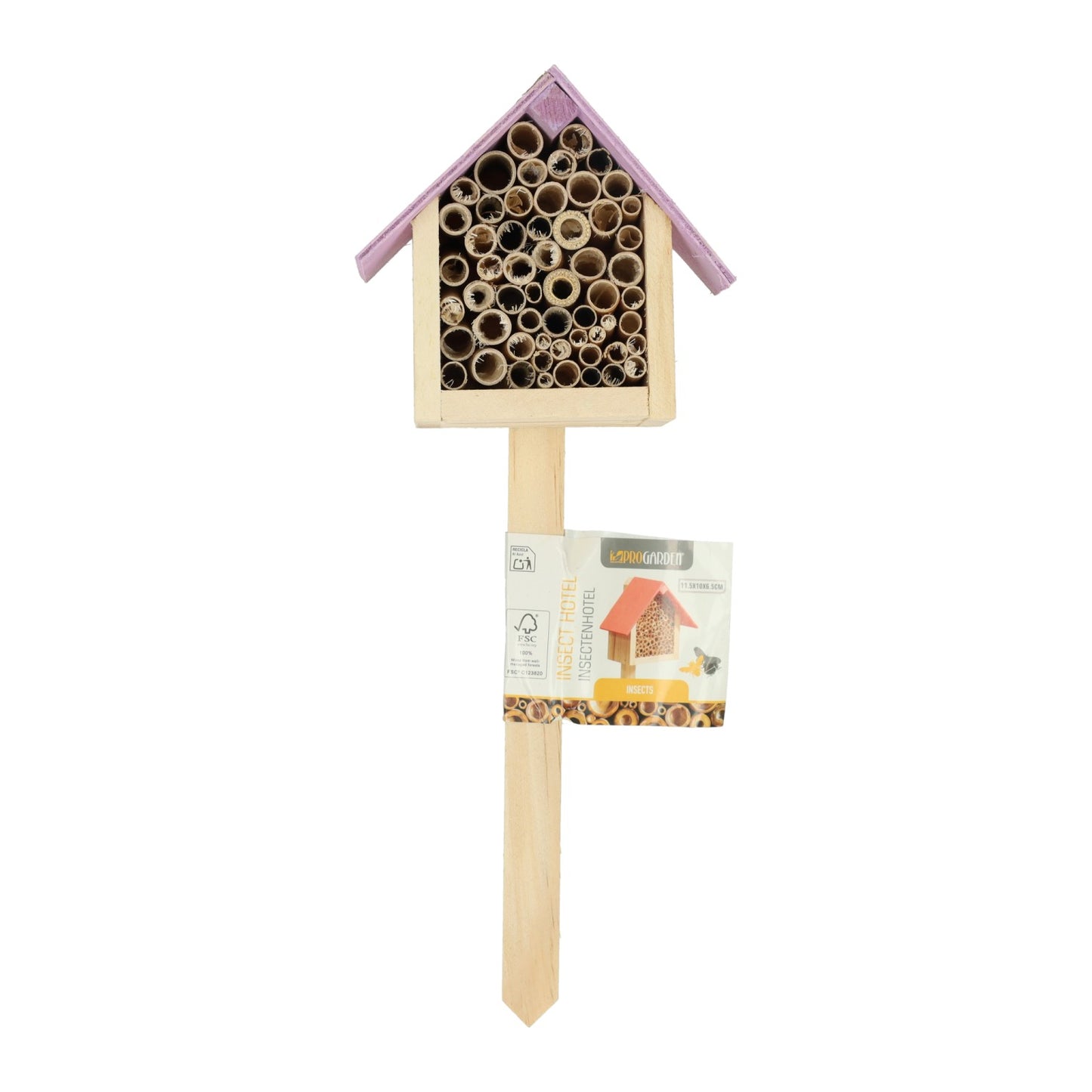 Insektenhotel aus Holz am Spieß