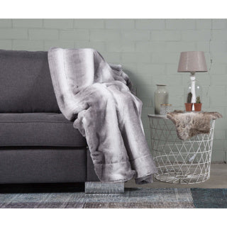 Gemütliche Wohndecke Plaid grau 150 x 200 cm Rabbitfur -Look mit weicher Auskleidung im Inneren