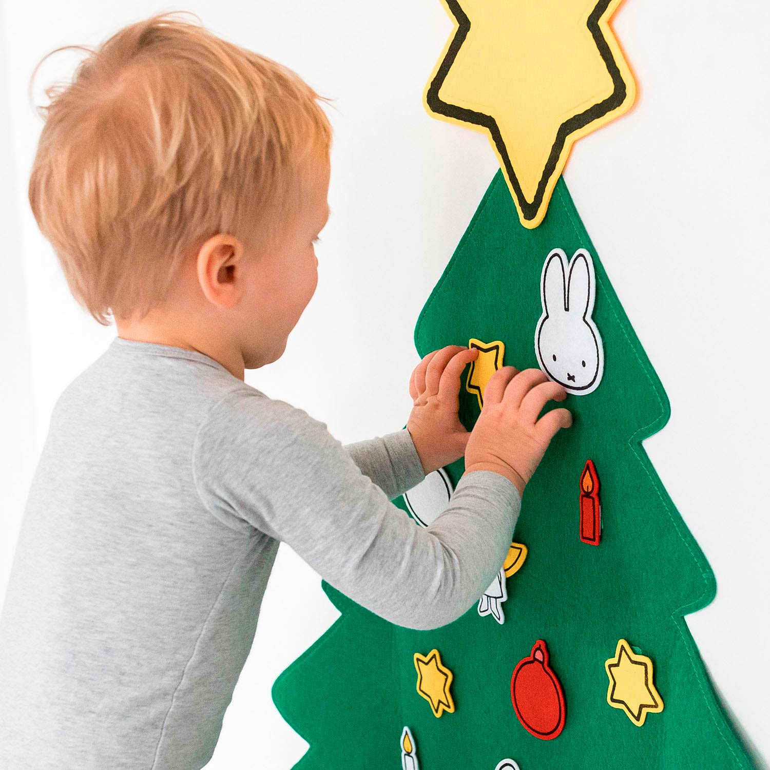 Bambelino Spielzeug Weihnachtsbaum fühlt sich