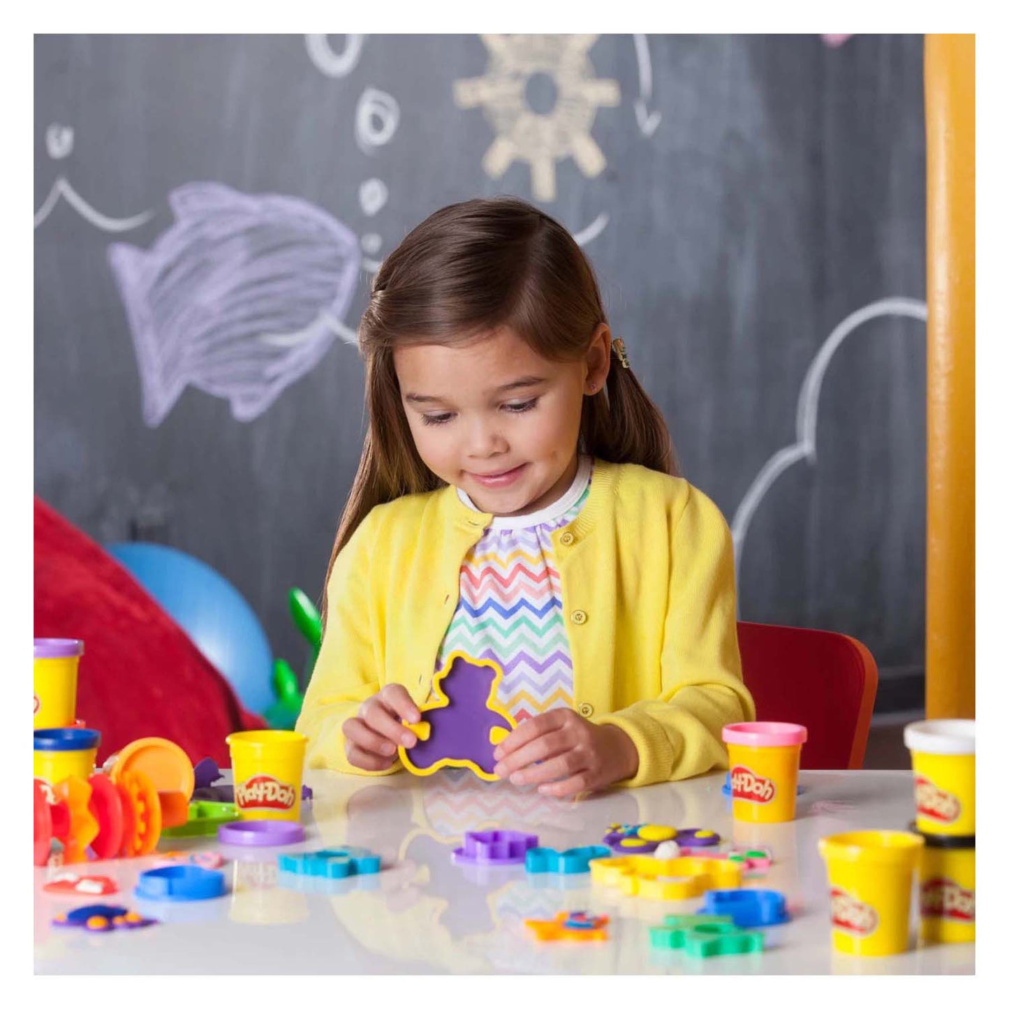 Play-Doh-Werkzeugset mit +30 Teilen und 10 Tontöpfen