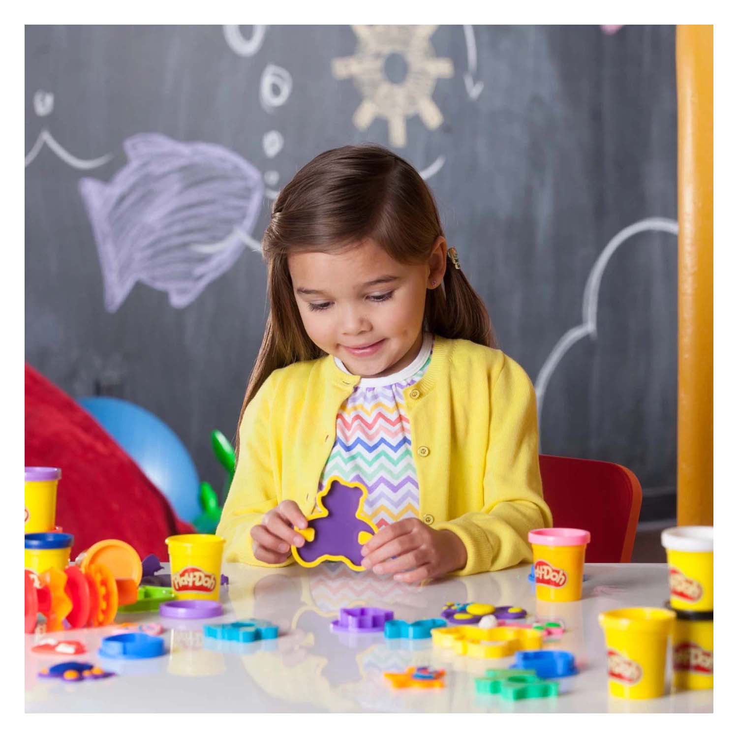 Play-Doh-Werkzeugset mit +30 Teilen und 10 Tontöpfen