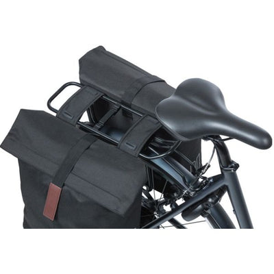 Basil City Doppel-Fahrradtasche - wasserabweisendes Polyester - schwarz - Universal Bridge System - 28-32L