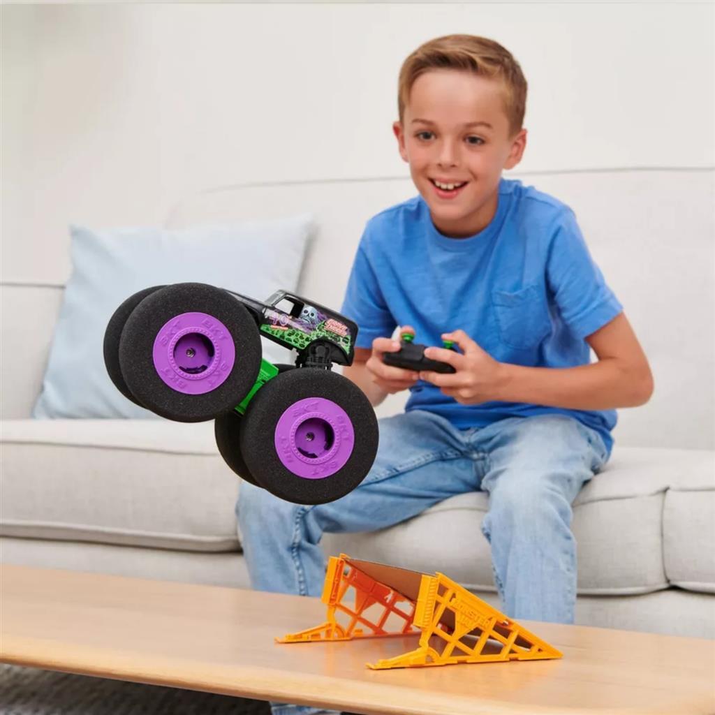 Monster Jam Monster Jam RC Grab Bagger Ramp Champ 1:16