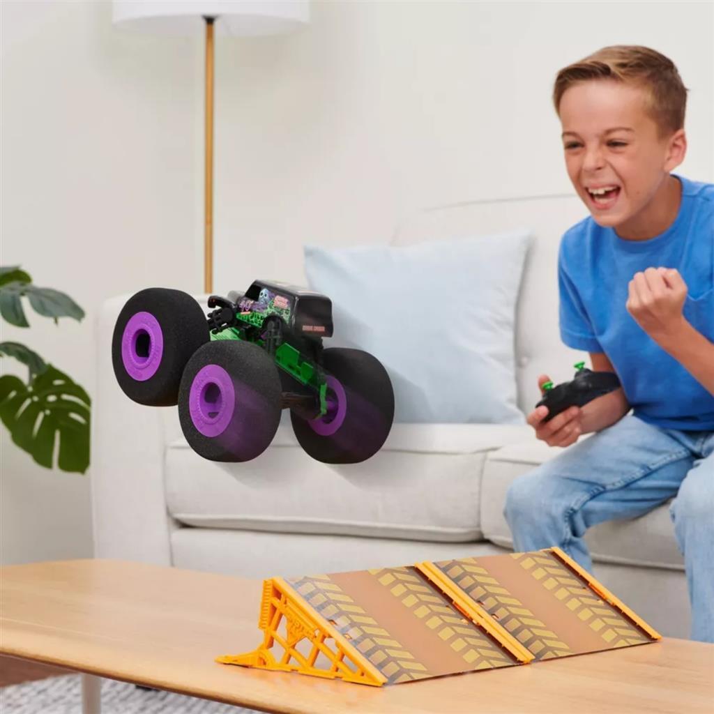 Monster Jam Monster Jam RC Grab Bagger Ramp Champ 1:16