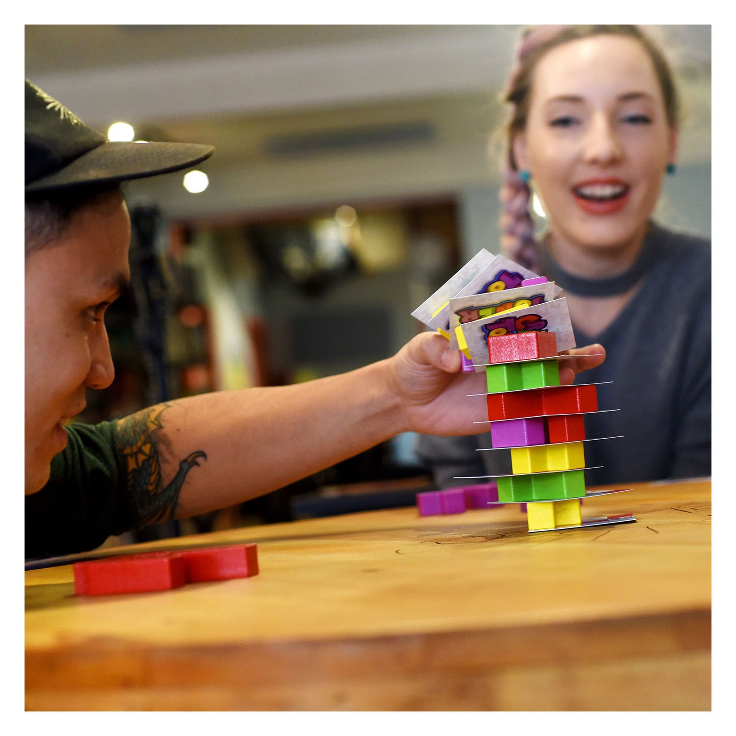 Asmodee hölzerner Crazy Turm -Stapel -Turm