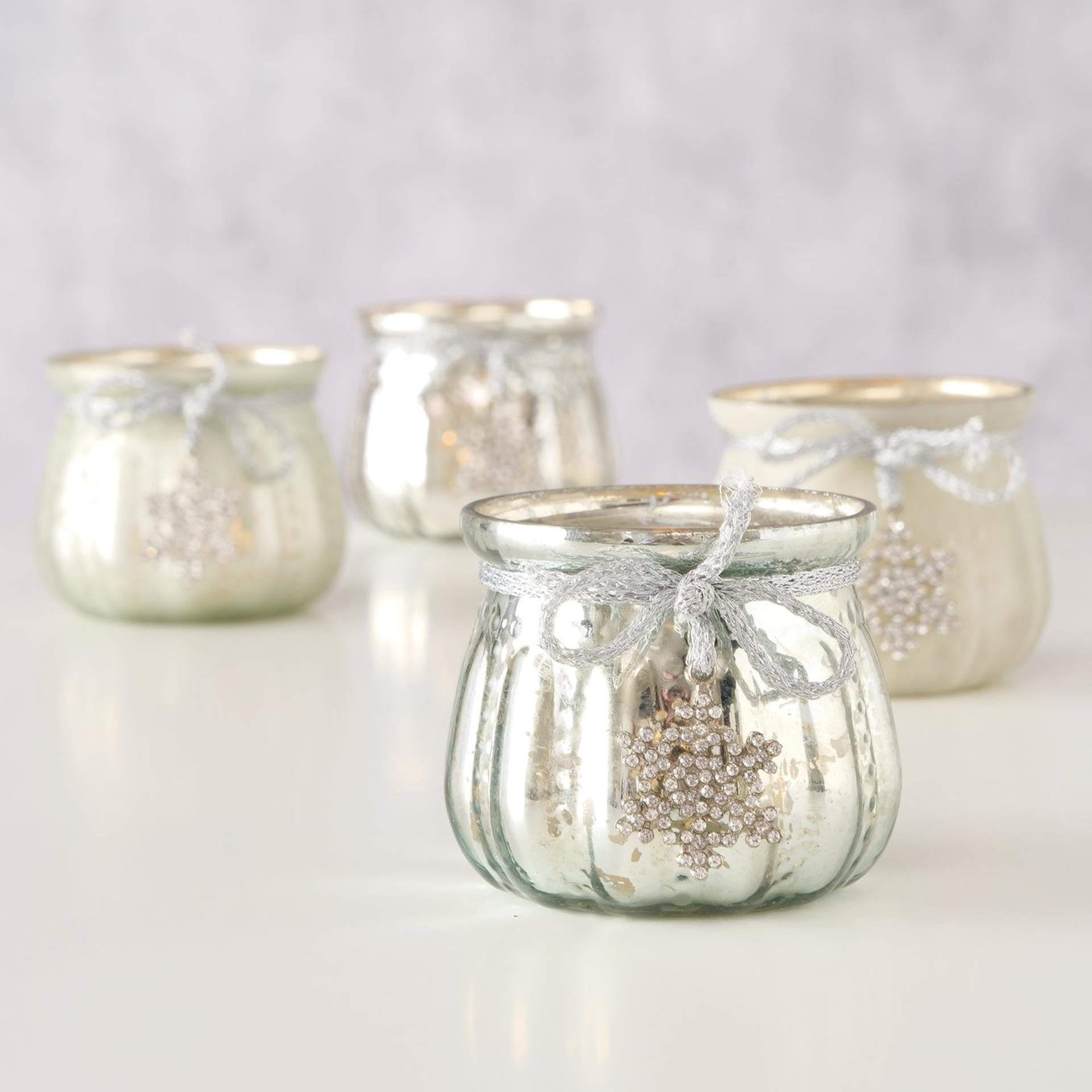 Boltze Home Teelichthalter aus Glas mit Glitzeranhänger